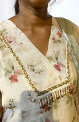 Linen Blossoms 495