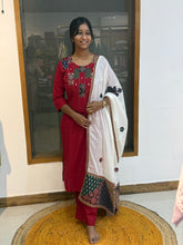 Sruthi 749