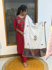 Sruthi 749