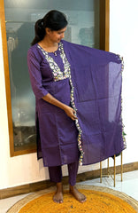 Violet blooms 589