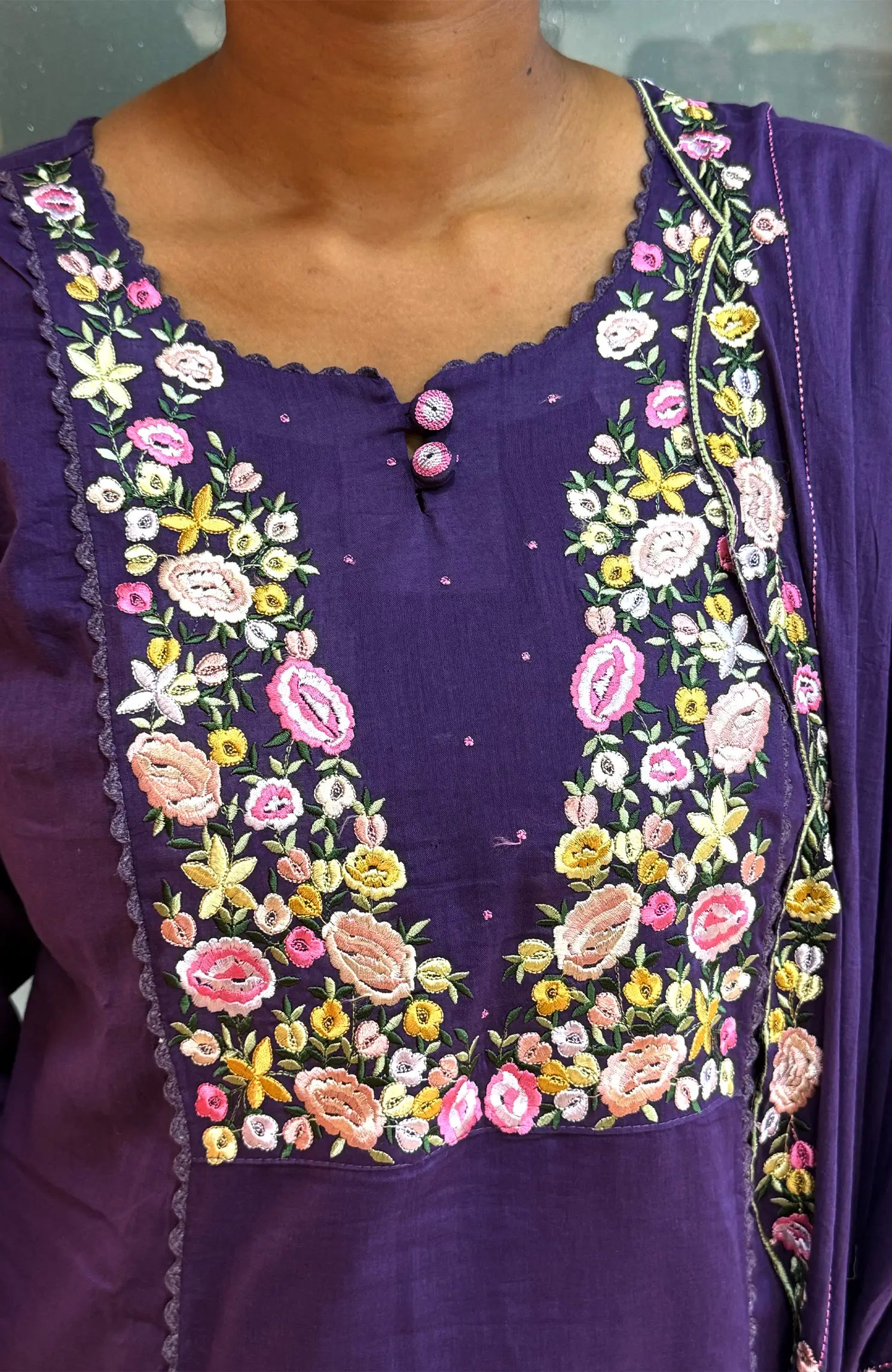 Violet blooms 589