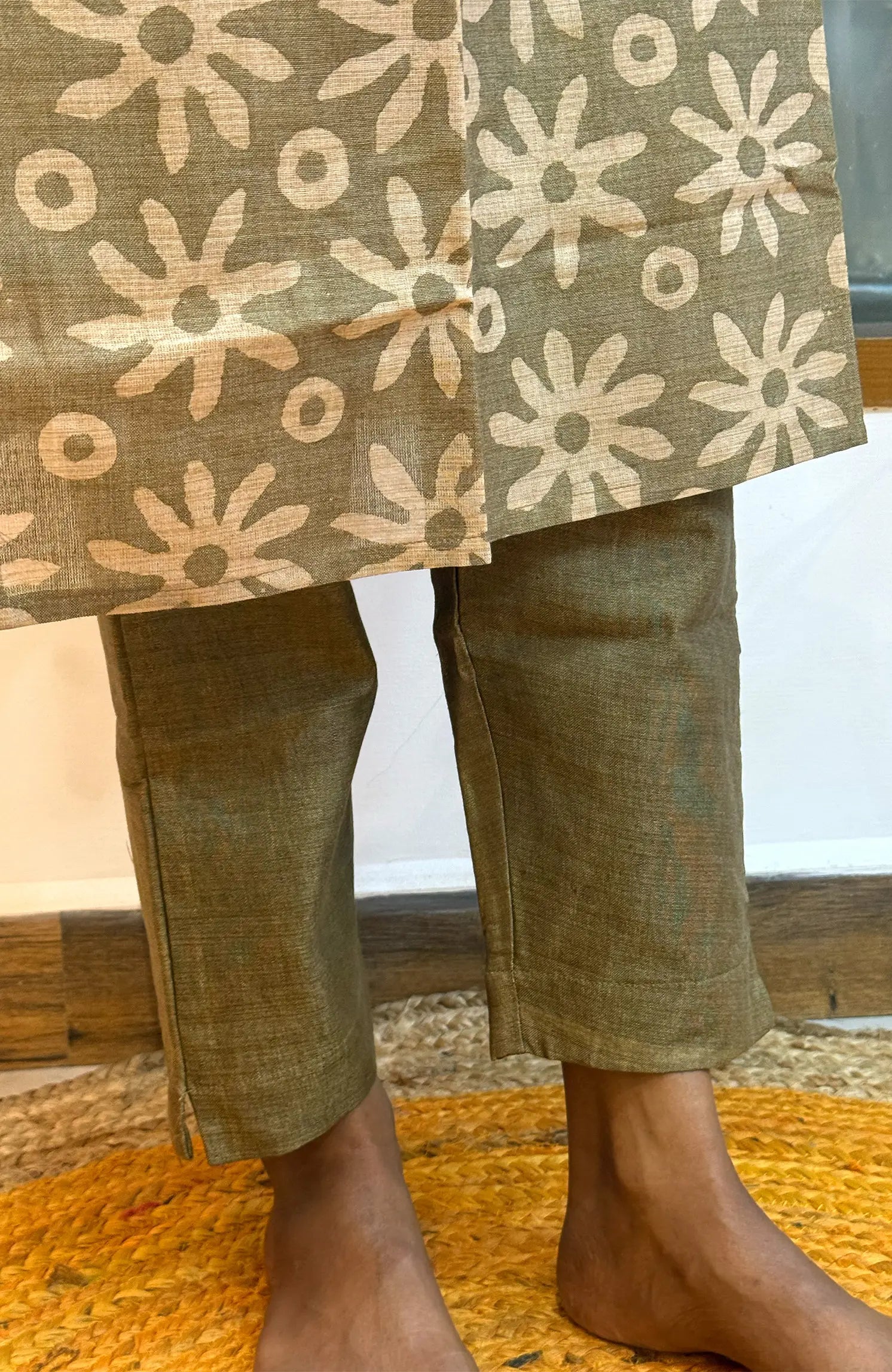 Pale green 557B