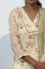Linen Blossoms 495