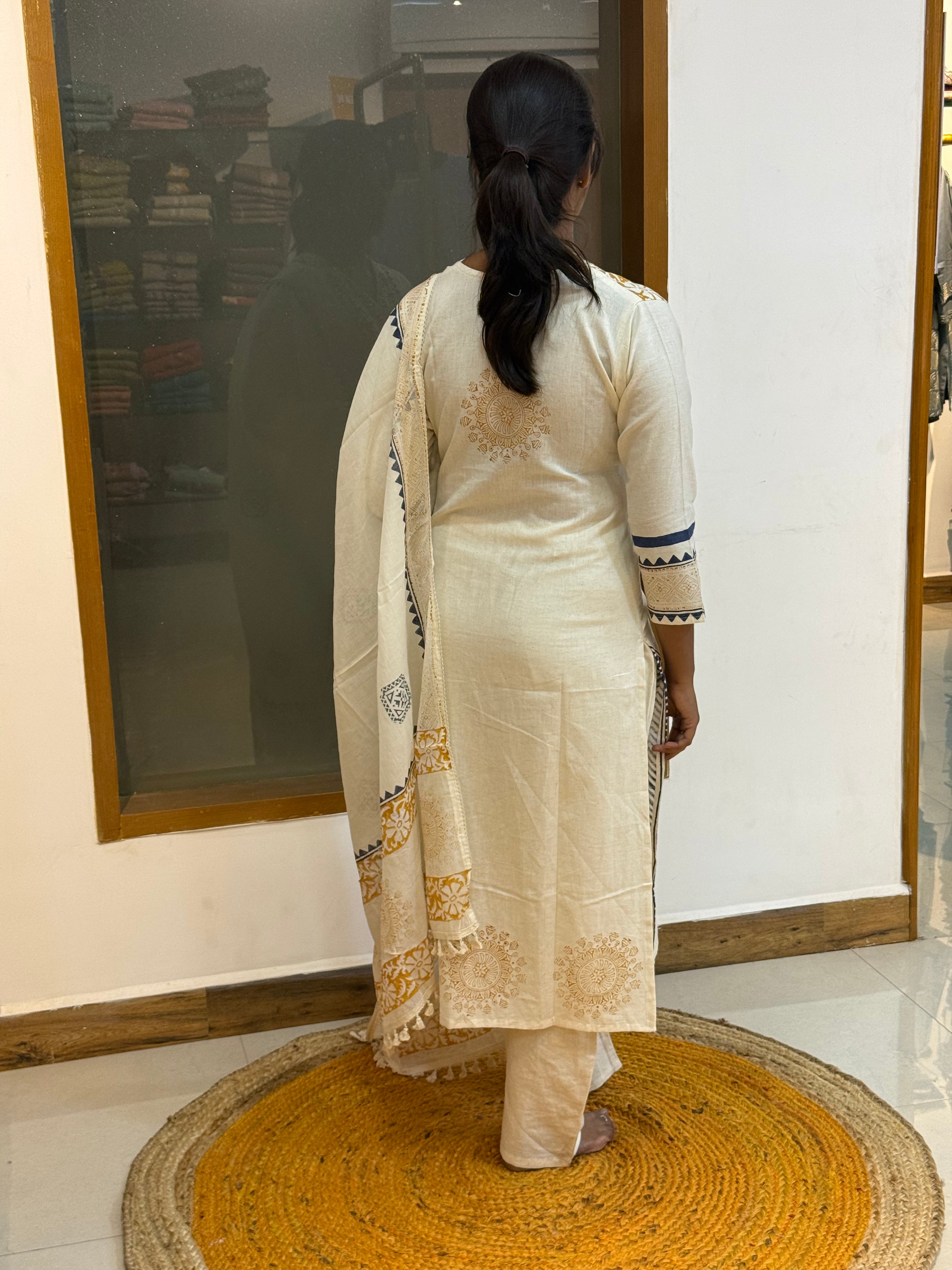 Thiara 859