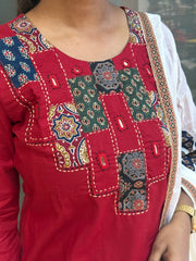 Sruthi 749